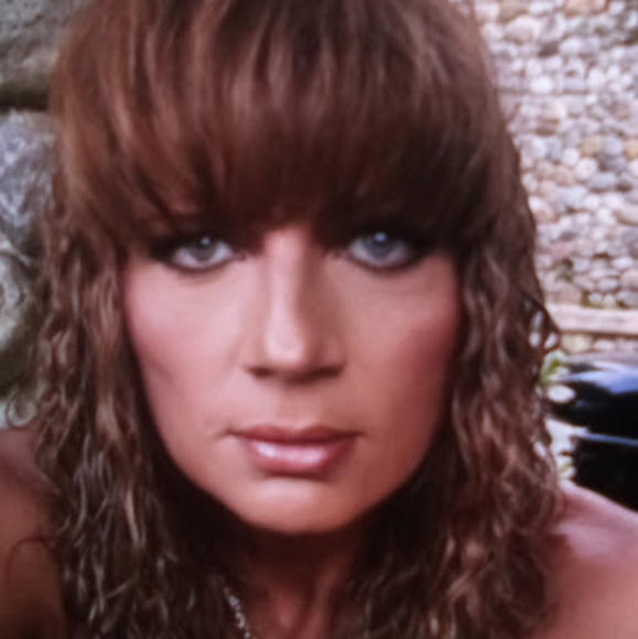 Meet your Posher, Laura - Picture 1 of 1